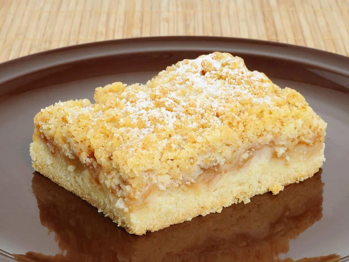 Apfel-Blechkuchen mit Zimt-Streuseln