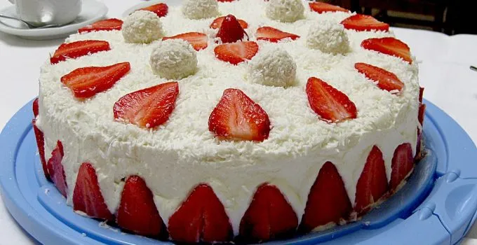 Erdbeer-Raffaello-Torte (ohne Backen)
