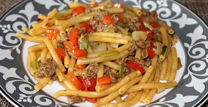15-Minuten-Pfanne mit Hackfleisch und Gemüse
