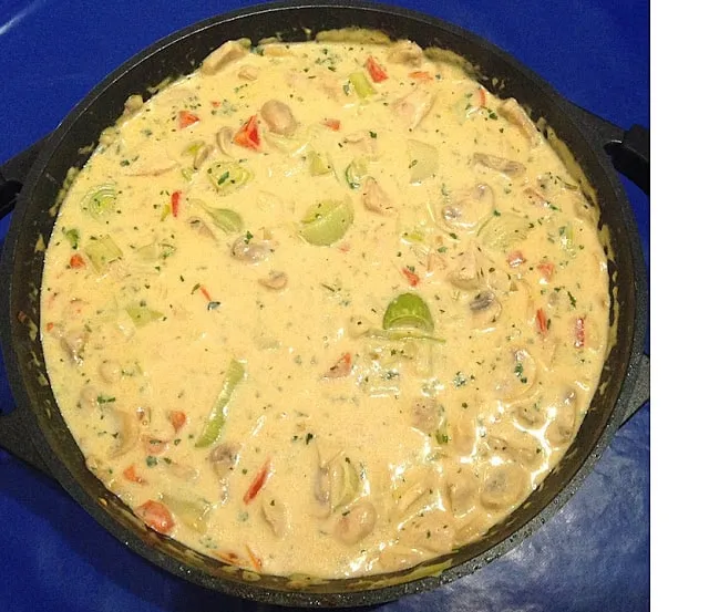 Hähnchen-Curry-Lauch-Suppe (Partysuppe)