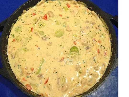Hähnchen-Curry-Lauch-Suppe (Partysuppe)