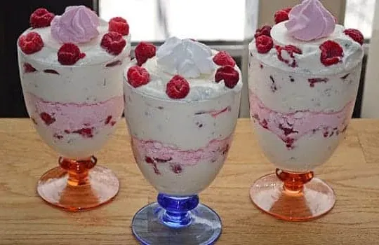 Himbeer-Traum (Schichtdessert)