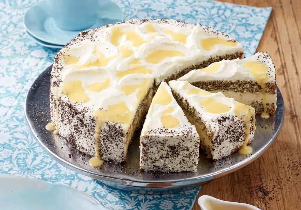 Mohn-Eierlikörtorte mit Mascarpone