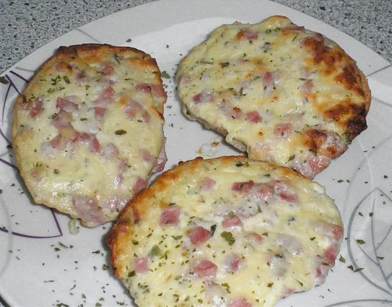 Pikante Partybrötchen mit Crème fraîche