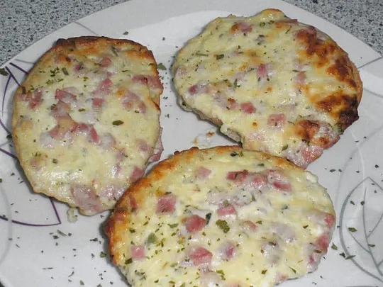 Pikante Partybrötchen mit Crème fraîche