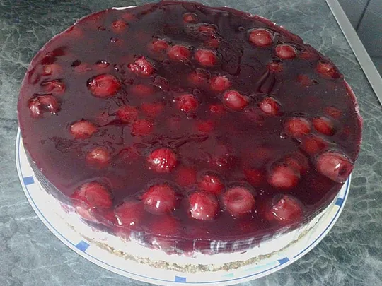Prinzenrollen-Torte mit Kirschen