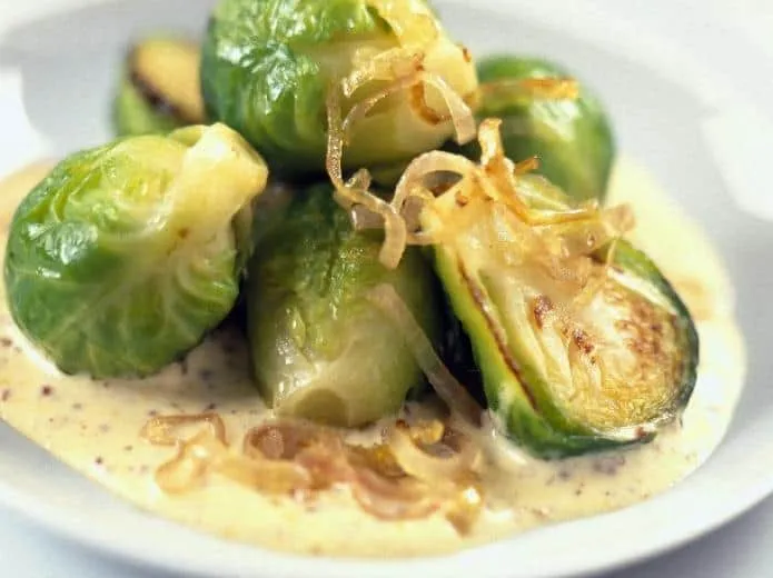 Rosenkohl in Frischkäse-Senfsauce