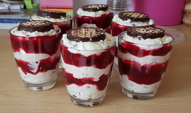 Schokokuss-Dessert (Schichtdessert mit Schokoküssen)