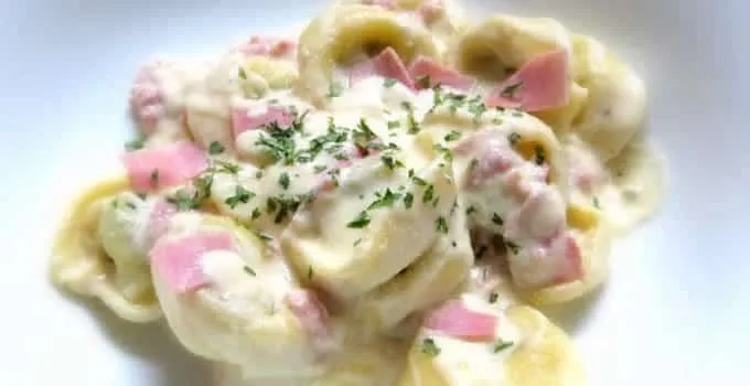 Tortellini in Schinken-Sahne-Sauce