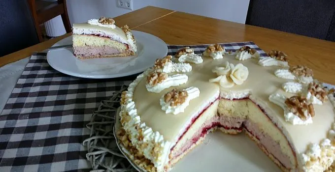 Walnuss-Marzipan-Torte