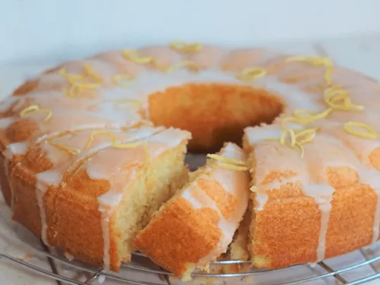 Zitronen-Buttermilch-Kuchen